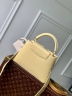 Сумка Louis Vuitton Capucines Cutie Small