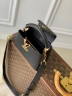 Сумка Louis Vuitton Capucines East West mini