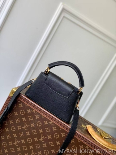 Сумка Louis Vuitton Capucines East West mini