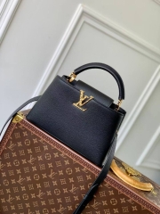 Сумка Louis Vuitton Capucines East West small