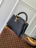 Сумка Louis Vuitton Capucines East West small