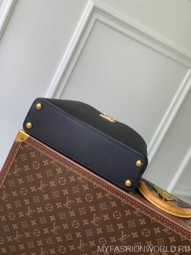 Сумка Louis Vuitton Capucines East West medium
