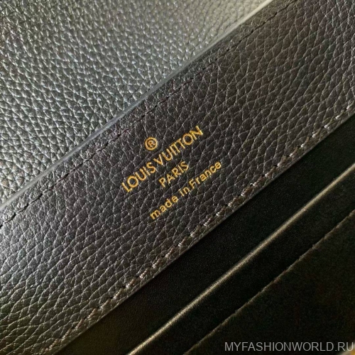 Сумка Louis Vuitton Capucines East West medium