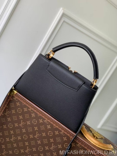 Сумка Louis Vuitton Capucines East West medium