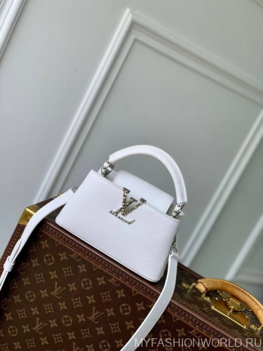 Сумка Louis Vuitton Capucines East West mini