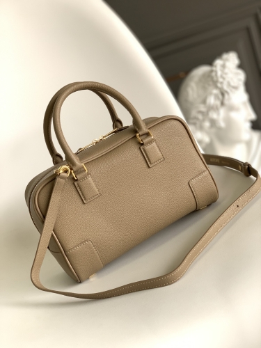 Сумка Loewe Amazona 23 кэмел