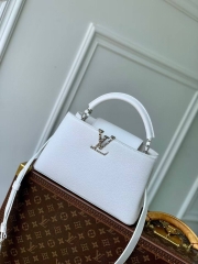 Сумка Louis Vuitton Capucines East West small