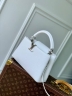 Сумка Louis Vuitton Capucines East West small