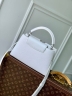 Сумка Louis Vuitton Capucines East West small