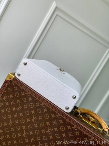 Сумка Louis Vuitton Capucines East West small