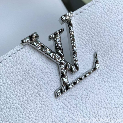 Сумка Louis Vuitton Capucines East West small