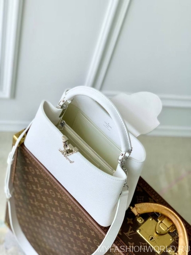 Сумка Louis Vuitton Capucines East West small