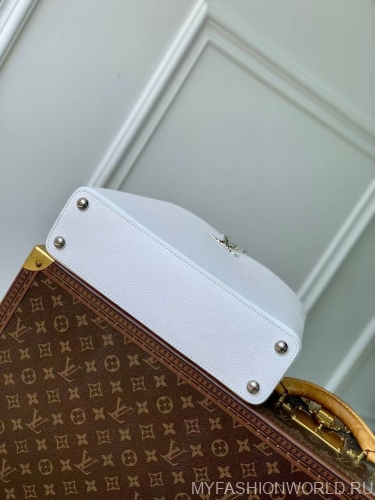 Сумка Louis Vuitton Capucines East West medium