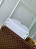 Сумка Louis Vuitton Capucines East West medium