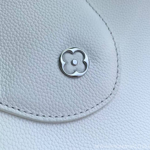 Сумка Louis Vuitton Capucines East West medium