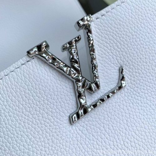 Сумка Louis Vuitton Capucines East West medium