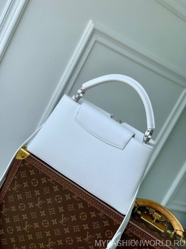 Сумка Louis Vuitton Capucines East West medium