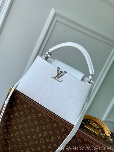 Сумка Louis Vuitton Capucines East West medium