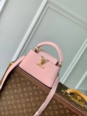 Сумка Louis Vuitton Capucines East West mini