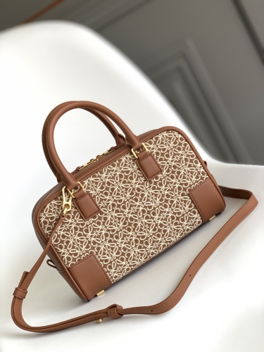 Сумка Loewe Amazona 23 с узором