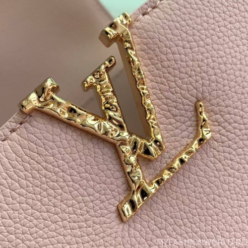 Сумка Louis Vuitton Capucines East West small