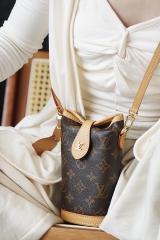 Сумка Louis Vuitton Fold me Pouch