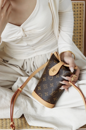 Сумка Louis Vuitton Fold me Pouch