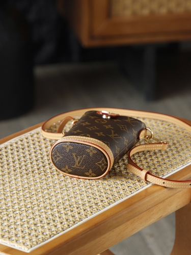 Сумка Louis Vuitton Fold me Pouch