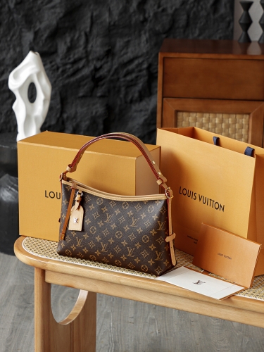 Сумка Louis Vuitton CarryAll East West