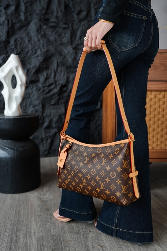 Сумка Louis Vuitton CarryAll East West