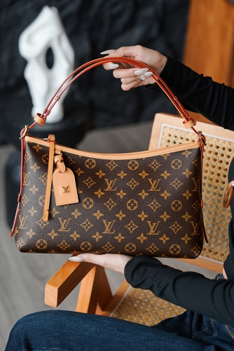 Сумка Louis Vuitton CarryAll East West