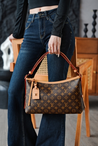 Сумка Louis Vuitton CarryAll East West