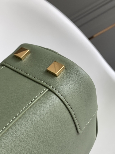 Сумка Loewe Amazona 23 зеленая