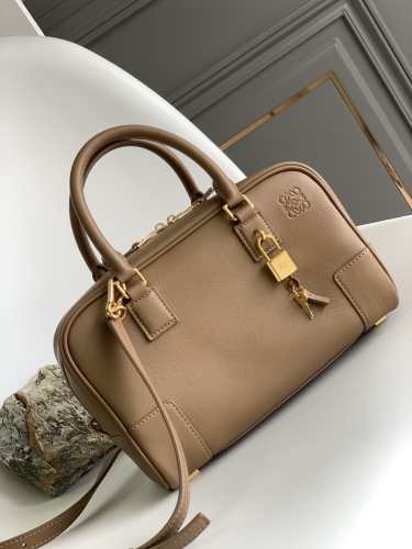 Сумка Loewe Amazona 23 коричневая