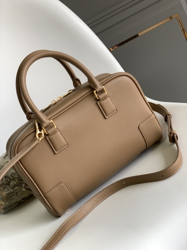 Сумка Loewe Amazona 23 коричневая