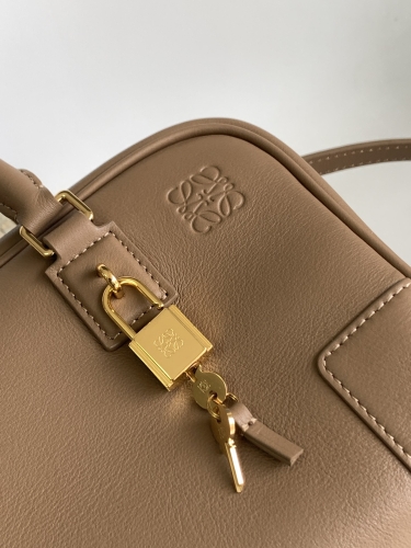 Сумка Loewe Amazona 23 коричневая