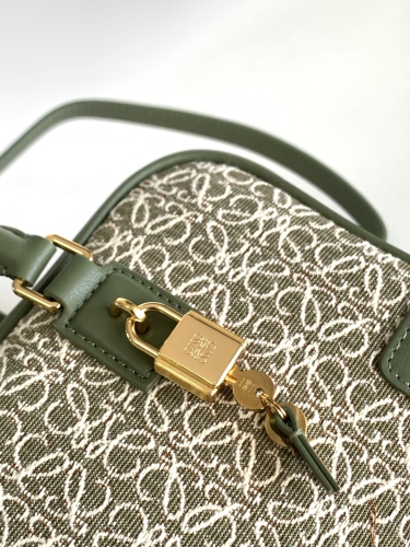 Сумка Loewe Amazona 23 зеленая с узором