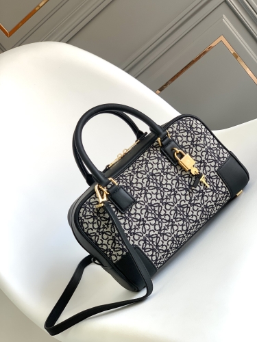 Сумка Loewe Amazona 23 черная с узором
