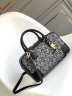 Сумка Loewe Amazona 23 черная с узором