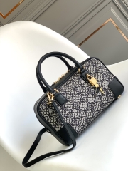 Сумка Loewe Amazona 23 черная с узором