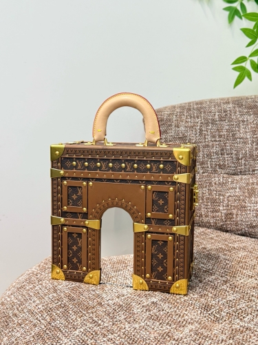 Сундук Louis Vuitton TRIUMPHAL ARCH Trunk