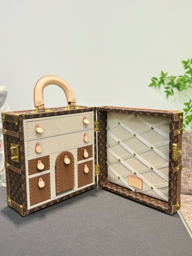 Сундук Louis Vuitton TRIUMPHAL ARCH Trunk