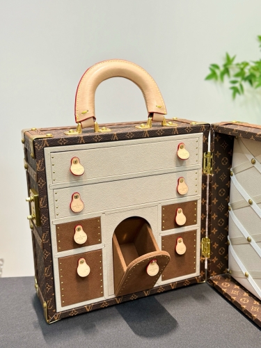 Сундук Louis Vuitton TRIUMPHAL ARCH Trunk