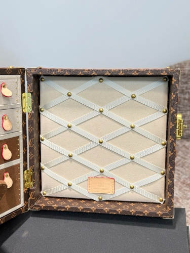 Сундук Louis Vuitton TRIUMPHAL ARCH Trunk