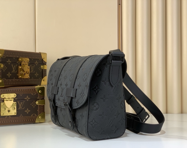 Сумка Louis Vuitton Christopher Messenger