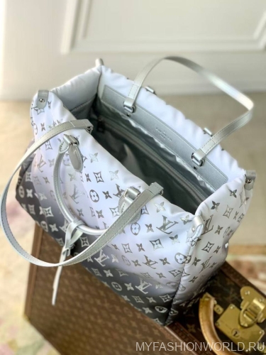 Сумка Louis Vuitton OnTheGo Snow M