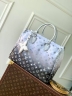 Сумка Louis Vuitton OnTheGo Snow M