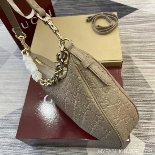 Средняя сумка на плечо GG Emblem