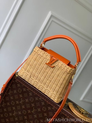 Сумка Louis Vuitton Capucines BB