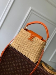 Сумка Louis Vuitton Capucines BB
